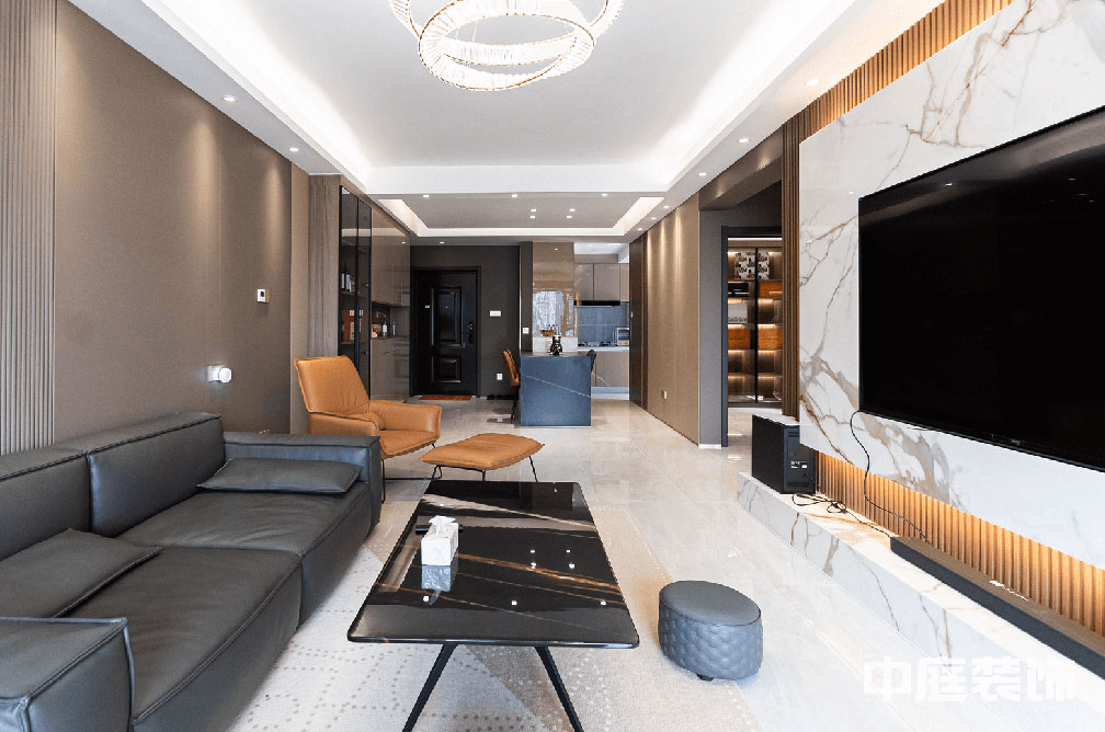 黃有斌：翡翠時(shí)光&mdash;&mdash;精工、材質(zhì)打造現(xiàn)代新輕奢生活